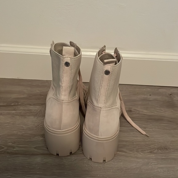 Brand new Steve Madden beige combat boots! Never been worn - Picture 3 of 3